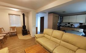 Apartmán Hulín, Chrášťany - bílý